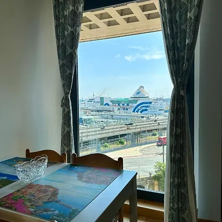 Due Passi Dal Porto Genua